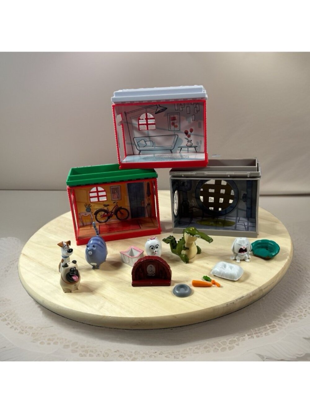 Secret Life of Pets Stackable Apartment Playset w/ Max Snowball Chloe 15 piece
